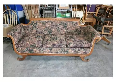 ANTIQUE VITORIAN COUCH